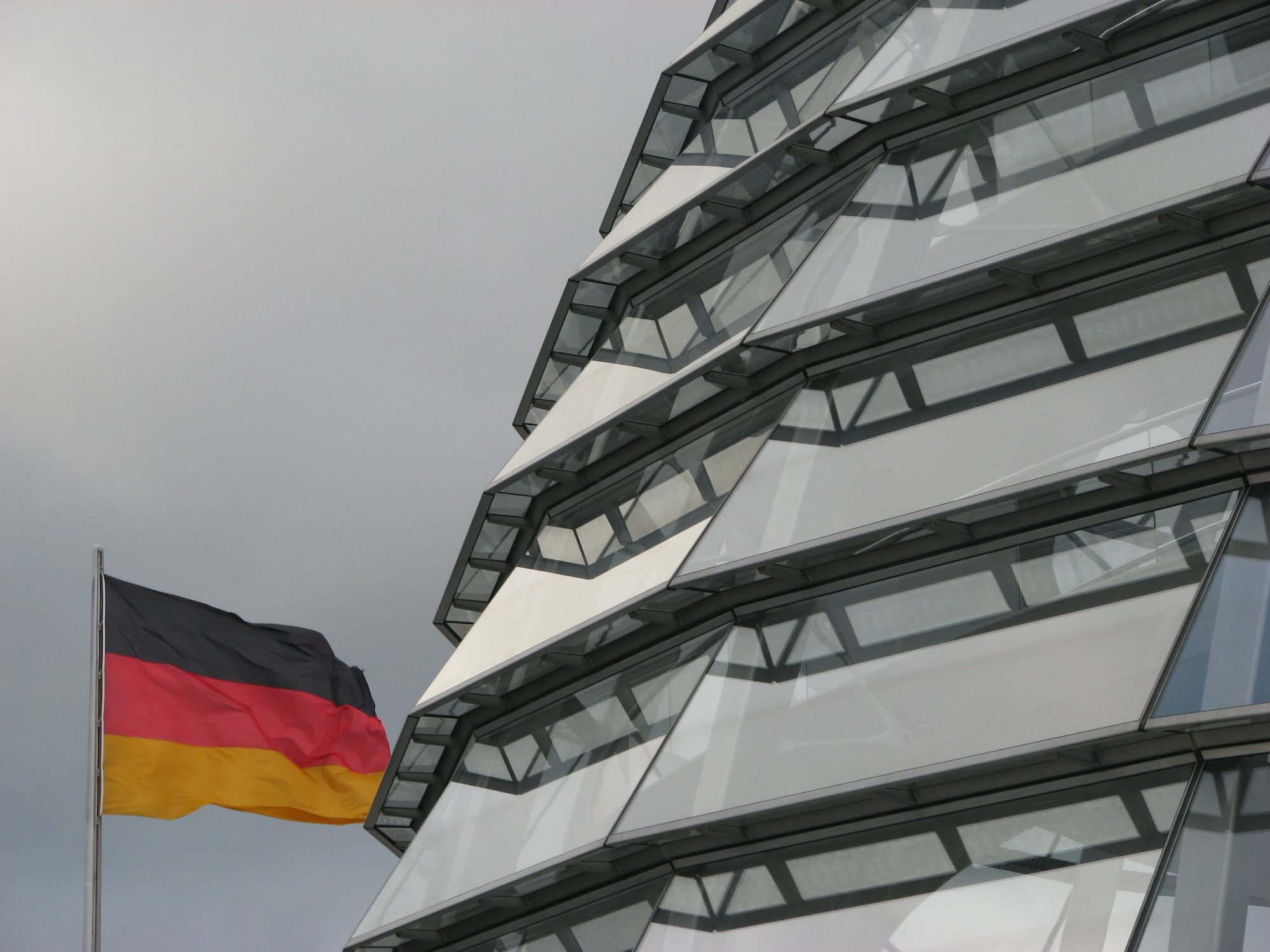 bandera alemana cúpula vidrio parlamento