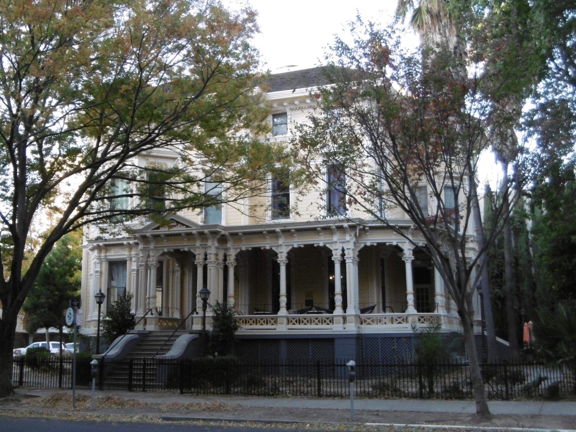 fachada hostel Sacramento